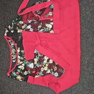 Beautiful blouse fits more like a 3x